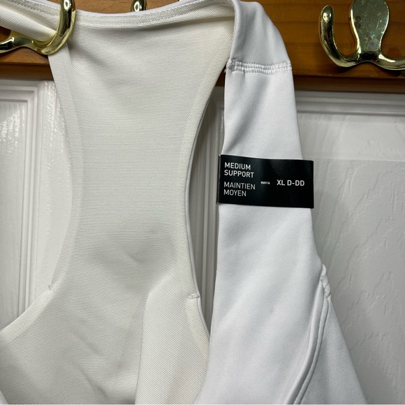 New with tags adidas Women's White Sports Bra XL (D-DD) Medium Support Padded - Picture 3 of 3